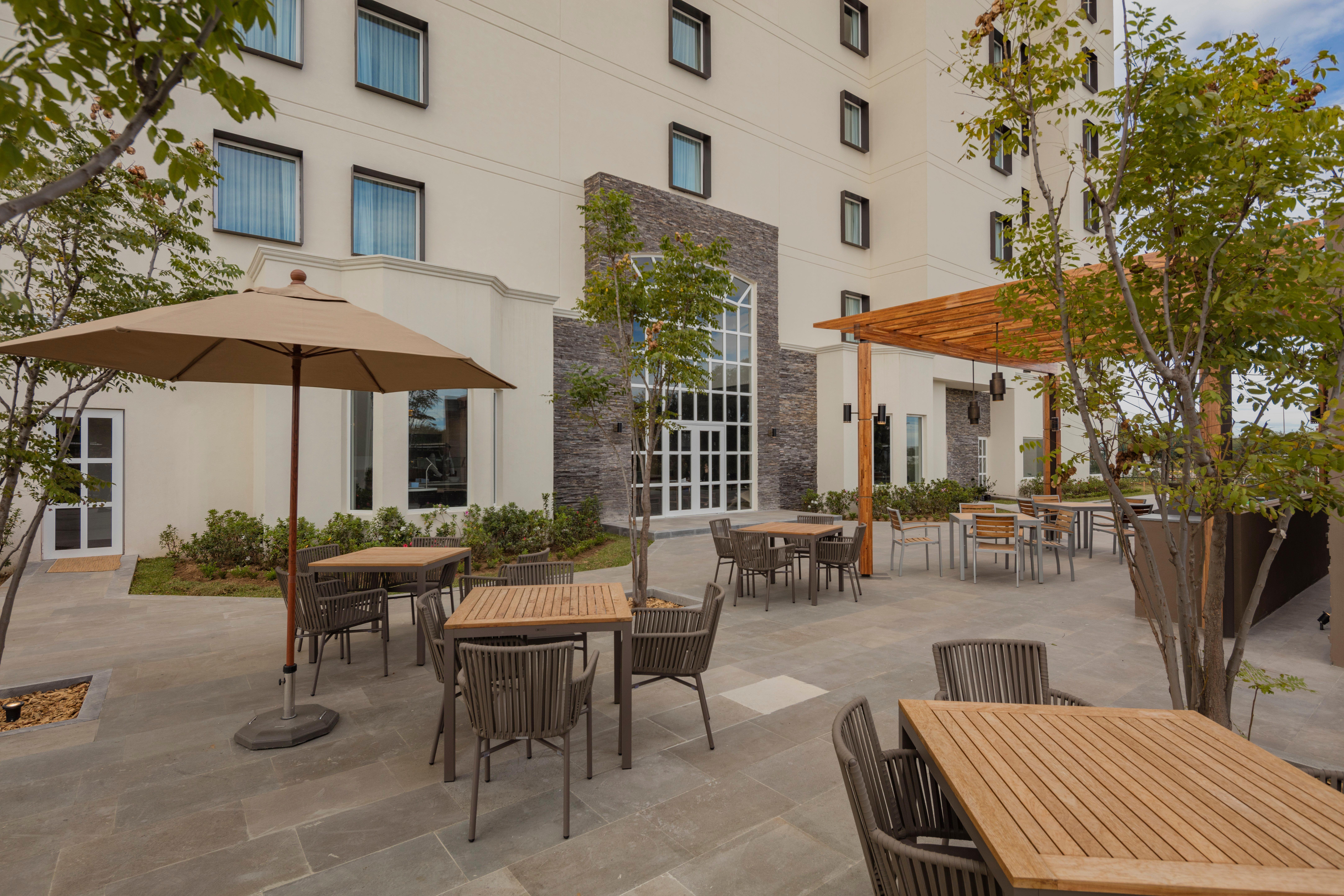Staybridge Suites - Saltillo By Ihg Eksteriør bilde