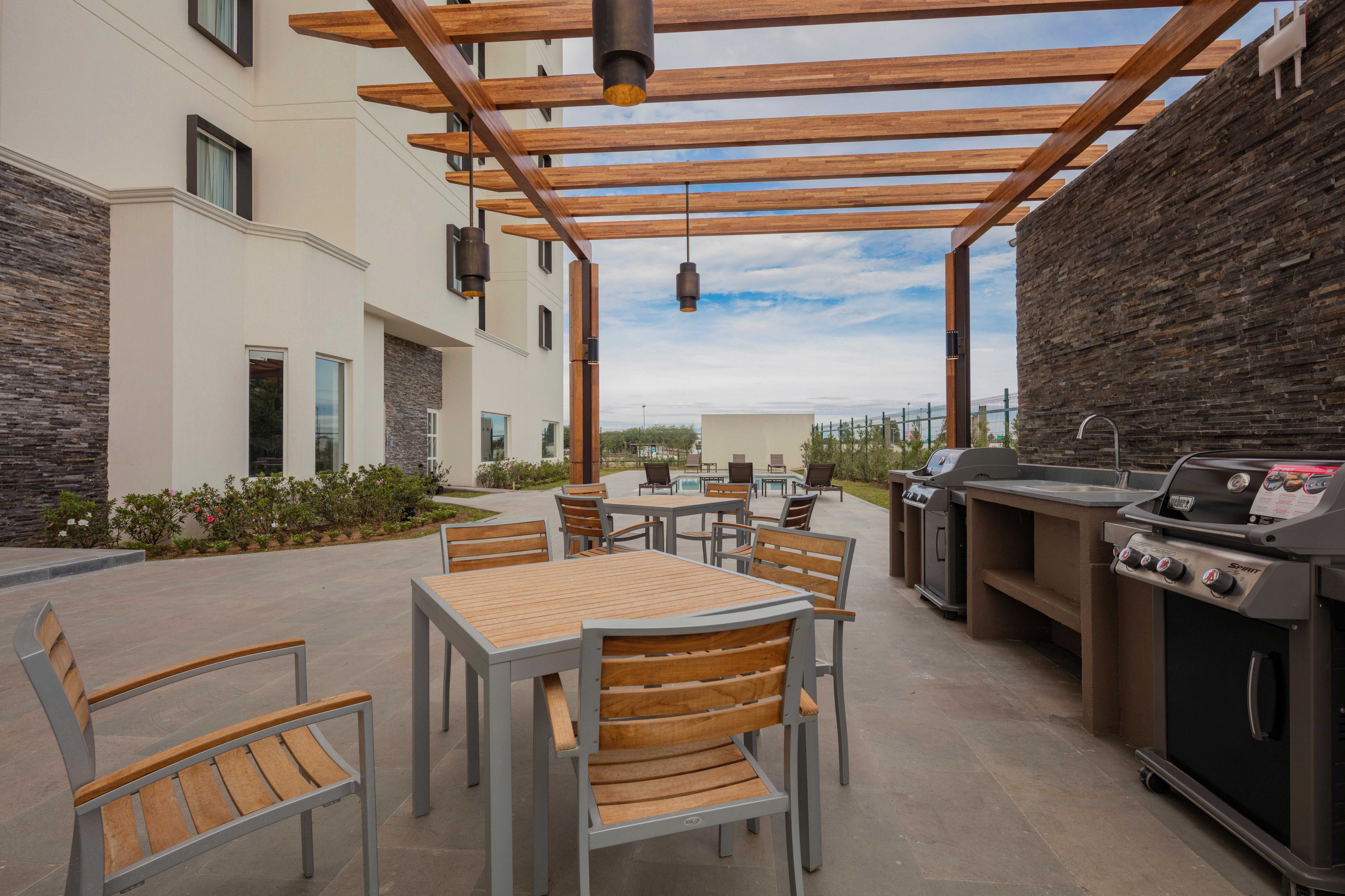 Staybridge Suites - Saltillo By Ihg Eksteriør bilde